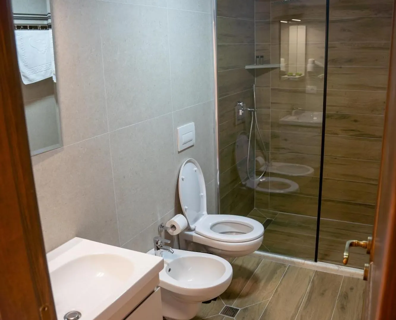 Hotel Kapllani Berat 3*,