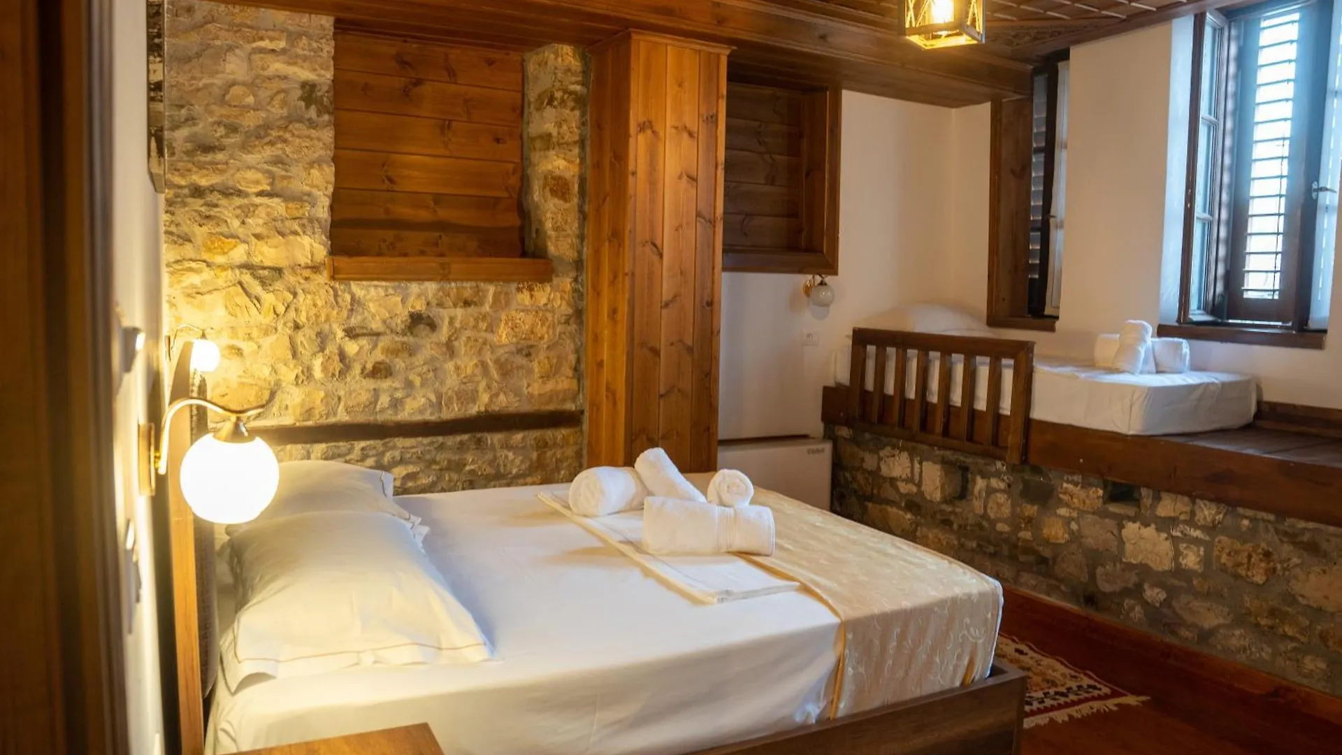 Hotel Kapllani Berat 3*,