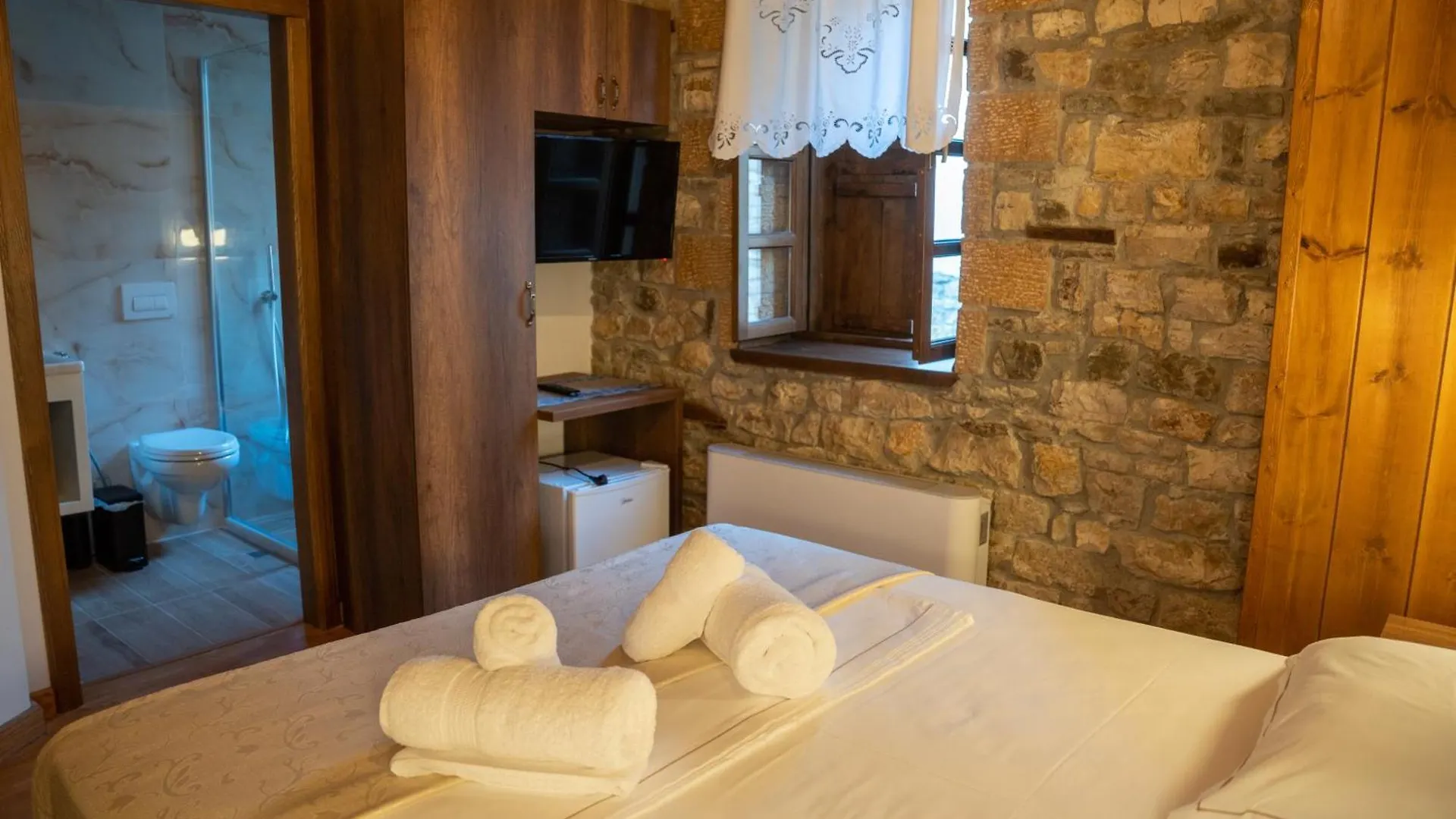***  Hotel Kapllani Berat Albania